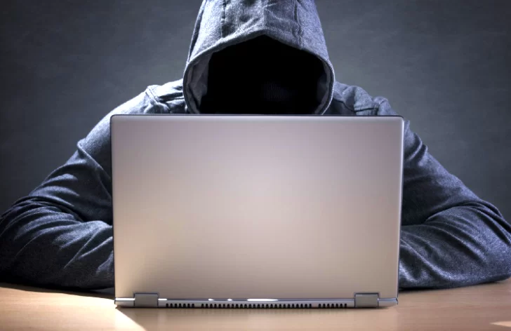 El truco (que no falla) para saber si tu vecino te roba el WiFi El truco (que no falla) para saber si tu vecino te roba el WiFi