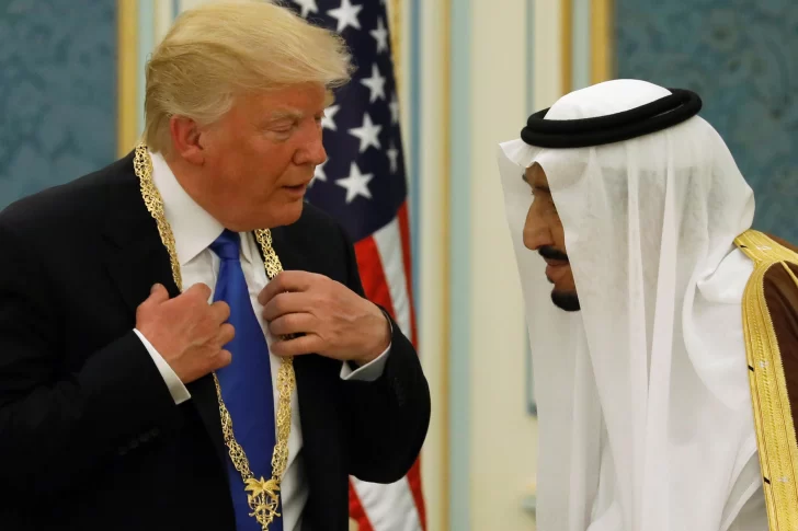 Donald Trump y el rey Salman de Arabia Saudita se reúnen para reforzar su alianza estratégica
