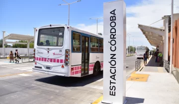 Calor extremo: sólo el 50% de los micros tiene aire acondicionado y dicen que en un año lo tendrán todos Calor extremo: sólo el 50% de los micros tiene aire acondicionado y dicen que en un año lo tendrán todos