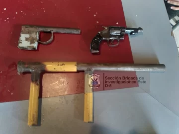 Allanaron un domicilio y encontraron tres armas: un revólver y dos tumberas Allanaron un domicilio y encontraron tres armas: un revólver y dos tumberas