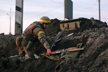 Ucrania confirmó la muerte de al menos 137 personas en el primer día de la invasión rusa Ucrania confirmó la muerte de al menos 137 personas en el primer día de la invasión rusa