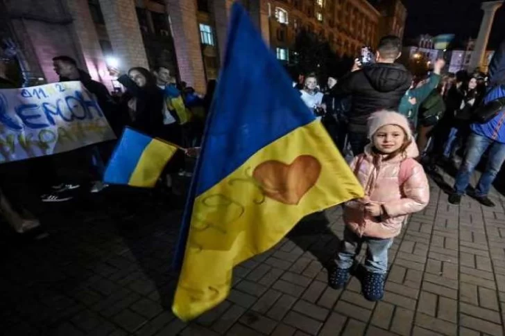Ucrania recuperó una ciudad y hubo festejos por primera vez desde el inicio de la guerra