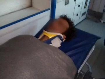 Un hombre que se bañaba en el río golpeó su cabeza con una piedra y terminó en el hospital Un hombre que se bañaba en el río golpeó su cabeza con una piedra y terminó en el hospital