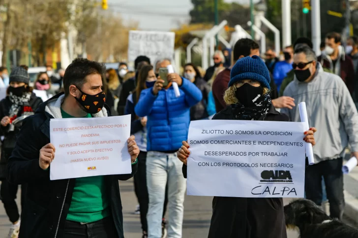 Día récord para Argentina, que superó la barrera de los 4 mil muertos por Covid-19 Día récord para Argentina, que superó la barrera de los 4 mil muertos por Covid-19