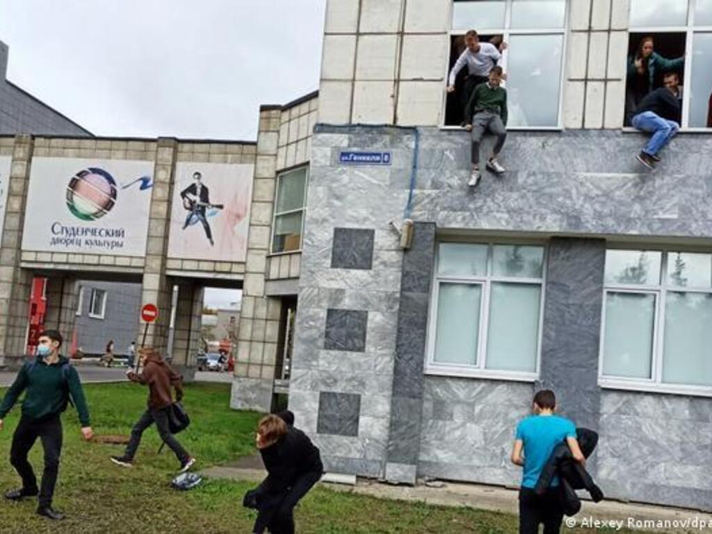 Rusia bombardeó una universidad en Jarkov y hay al menos cuatro muertos Rusia bombardeó una universidad en Jarkov y hay al menos cuatro muertos