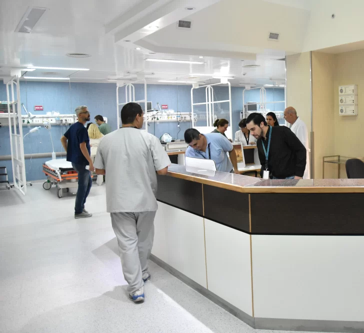 Se desplomó un portón sobre una nena: un fuerte golpe en la cadera y una pierna fracturada Se desplomó un portón sobre una nena: un fuerte golpe en la cadera y una pierna fracturada