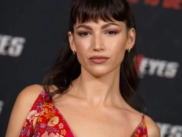 Úrsula Corberó, desnuda frente a la playa: “Toy saladita” Úrsula Corberó, desnuda frente a la playa: “Toy saladita”