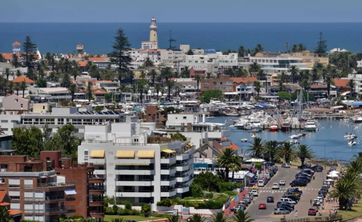 Uruguay busca abrir sus fronteras en septiembre y planea ofrecer vacunas a los turistas Uruguay busca abrir sus fronteras en septiembre y planea ofrecer vacunas a los turistas