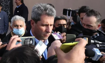 Uñac: “Los tres poderes nos tenemos que poner en línea para proteger a los profesionales” Uñac: “Los tres poderes nos tenemos que poner en línea para proteger a los profesionales”