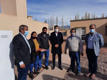 En medio de la polémica por Manantiales, Uñac visita Calingasta En medio de la polémica por Manantiales, Uñac visita Calingasta