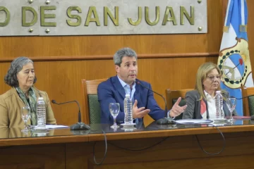 Uñac anunció un 40% de aumento en junio para llegar al 65% Uñac anunció un 40% de aumento en junio para llegar al 65%