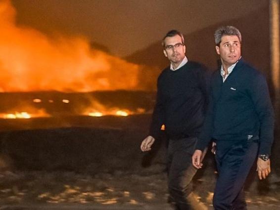 Uñac recorrió Zonda para acompañar a los equipos que trabajaron contra los incendios Uñac recorrió Zonda para acompañar a los equipos que trabajaron contra los incendios