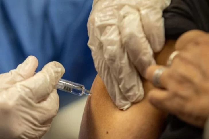 Covid-19: advierten que Argentina vacuna cada día por debajo del promedio mundial