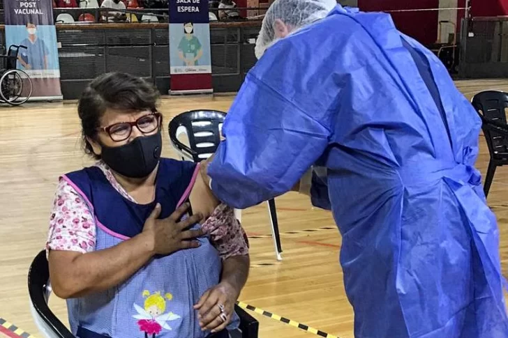 Comenzó la vacunación a docentes y personal de seguridad: los requisitos en esta etapa inicial