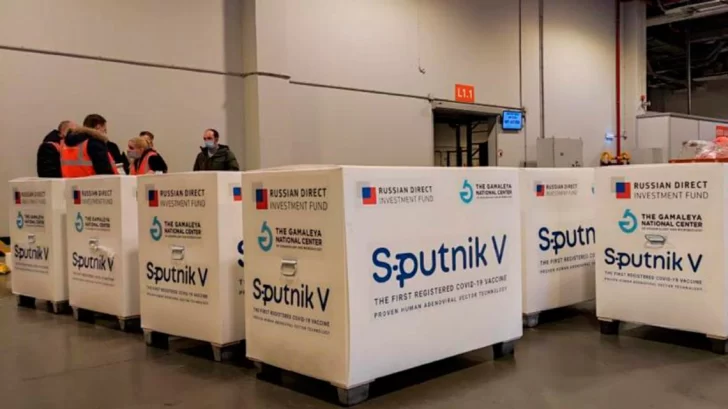 Aterrizó en Moscú el vuelo de Aerolíneas que traerá 300 mil dosis de la Sputnik V Aterrizó en Moscú el vuelo de Aerolíneas que traerá 300 mil dosis de la Sputnik V