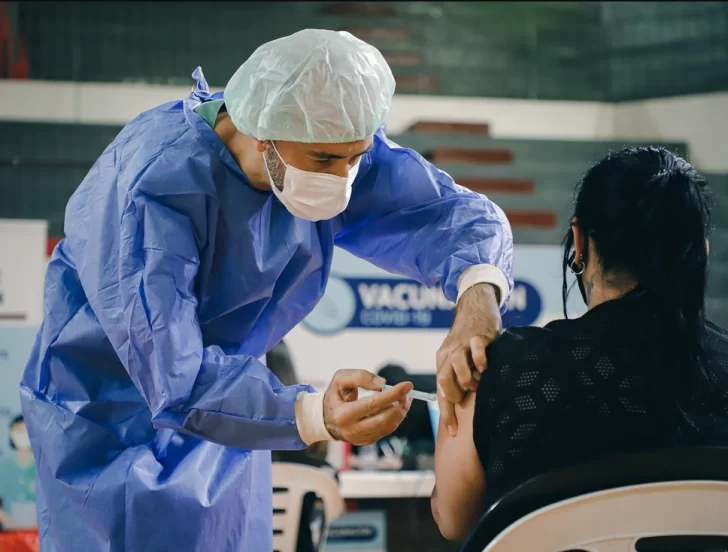 Ya se aplicaron más de 200 mil dosis de la vacuna contra el coronavirus en el país Ya se aplicaron más de 200 mil dosis de la vacuna contra el coronavirus en el país