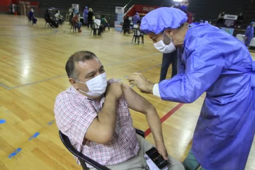 El 14,9% de la población a vacunar en San Juan ya recibió al menos una dosis El 14,9% de la población a vacunar en San Juan ya recibió al menos una dosis