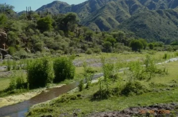 Después de pasar la noche en el cerro, encontraron a los vallistos extraviados Después de pasar la noche en el cerro, encontraron a los vallistos extraviados
