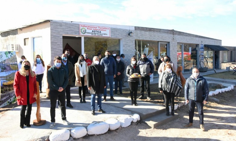 El incendio forestal en Valle Fértil dicen que está “contenido” y creen que hoy termina el operativo El incendio forestal en Valle Fértil dicen que está “contenido” y creen que hoy termina el operativo