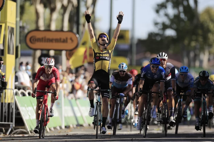 Van Aert ganó la etapa 7 y Yates sigue al frente en el Tour de Francia