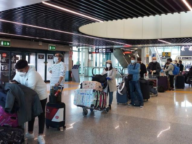 Llegaron al país 243 argentinos que estaban varados en Italia Llegaron al país 243 argentinos que estaban varados en Italia