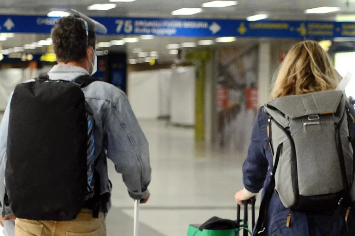 Tras la confirmación de los casos de Ómicron en Córdoba, analizan uno en Santa Fe