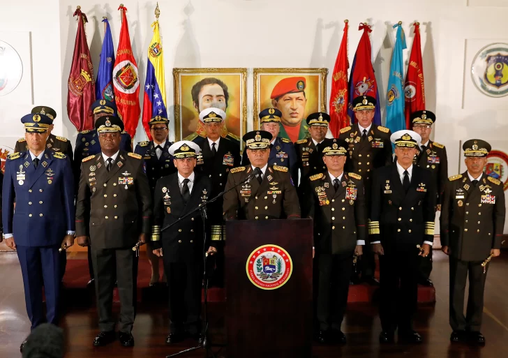 Militares declaran su lealtad a Maduro y denuncian un golpe de Estado Militares declaran su lealtad a Maduro y denuncian un golpe de Estado