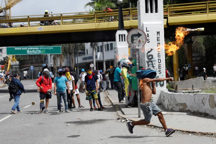 Dos muertos por un ataque durante la consulta opositora en Venezuela