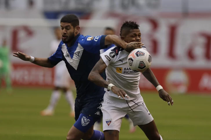 Vélez perdió 3 a 1 ante la Liga en la altura ecuatoriana