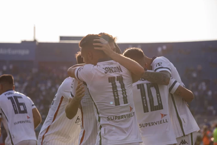 Vélez no se baja de la pelea Vélez no se baja de la pelea