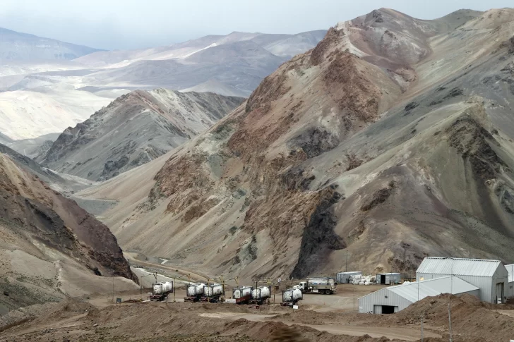 Detectaron el primer caso de Covid-19 en un minero de Veladero y aislaron a 3 trabajadores