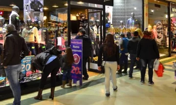 Comercio acordó un aumento salarial de casi un 60% Comercio acordó un aumento salarial de casi un 60%