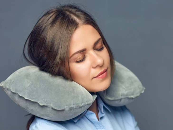 El video que muestra que toda la vida usamos mal las almohadas para viajar El video que muestra que toda la vida usamos mal las almohadas para viajar