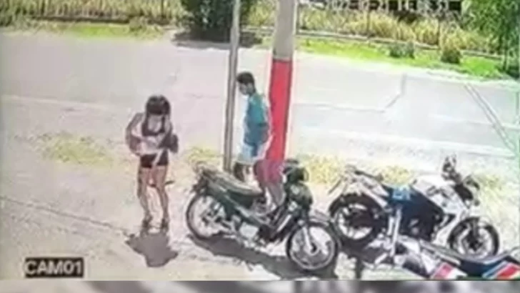 Un “bebé morado”, una madre desesperada, dos policías héroes y un video estremecedor Un “bebé morado”, una madre desesperada, dos policías héroes y un video estremecedor