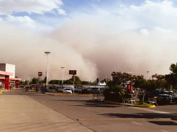 Alertan por lluvias en la noche y un fortísimo viento sur en la madrugada del sábado Alertan por lluvias en la noche y un fortísimo viento sur en la madrugada del sábado