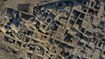 Descubren un gigantesco sitio de producción de vino de 1.500 años Descubren un gigantesco sitio de producción de vino de 1.500 años