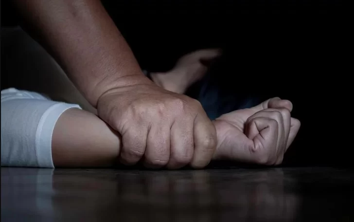 Violó a su sobrina y obligó al hermano de ella a hacerle lo mismo: fue penado a 13 años Violó a su sobrina y obligó al hermano de ella a hacerle lo mismo: fue penado a 13 años