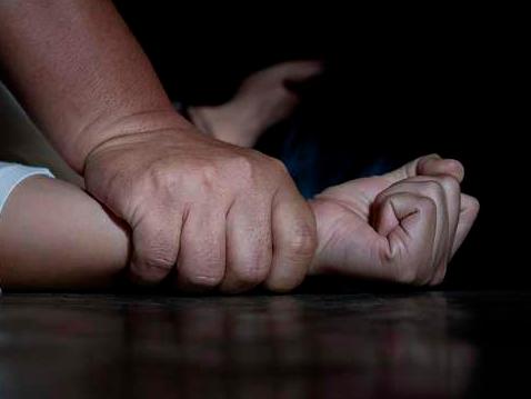 Aprovechó que su hermanastra se sentía mal, la violó y pasará 8 años tras las rejas Aprovechó que su hermanastra se sentía mal, la violó y pasará 8 años tras las rejas