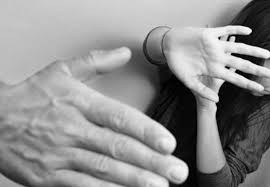 Atacó a su pareja y cuando fueron a detenerlo golpeó a la policía