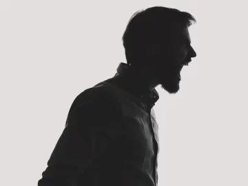 Le dejó hematomas en un brazo y la amenazó de muerte si lo denunciaba: ahora está preso