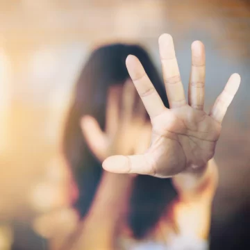 Le fracturó un brazo, se separaron y volvió a golpearla Le fracturó un brazo, se separaron y volvió a golpearla