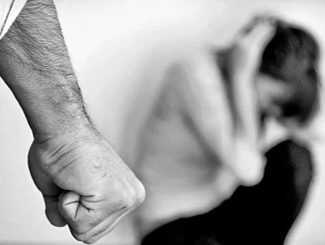 Denunció que fue agredida por su expareja y por su propio padre: fueron detenidos Denunció que fue agredida por su expareja y por su propio padre: fueron detenidos