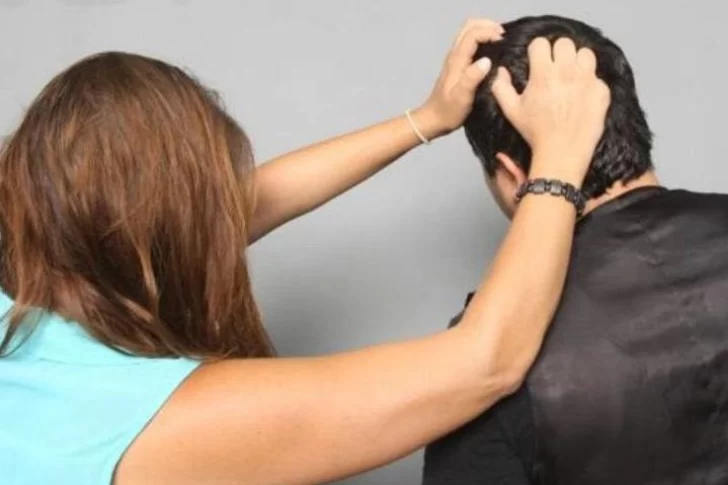 Una mujer golpeaba a su pareja y fue agredida por el hermano antes de ser detenida