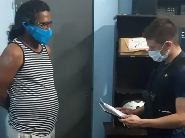 Volvió enojado a su casa, le pegó una piña a su pareja y le “aflojó dos dientes” Volvió enojado a su casa, le pegó una piña a su pareja y le “aflojó dos dientes”