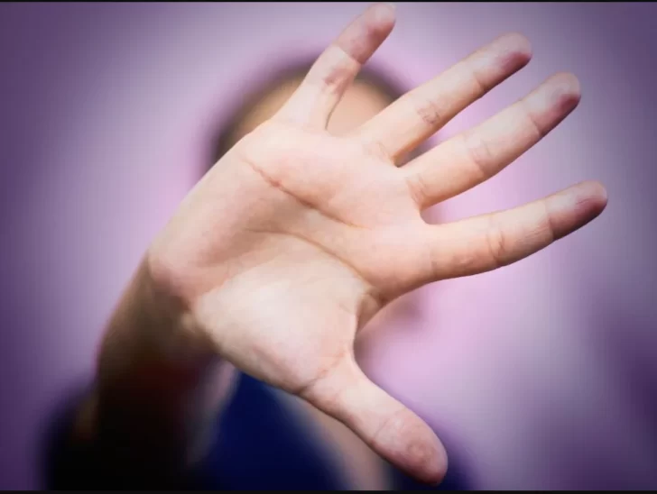 Hasta con un cuchillo tipo carnicero atacó a su pareja: “Te voy a matar, querés que te mate” Hasta con un cuchillo tipo carnicero atacó a su pareja: “Te voy a matar, querés que te mate”