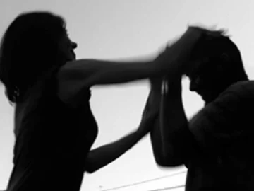 Condenada a un año de prisión por partirle una botella a su pareja: “Que se muera ese hdp” Condenada a un año de prisión por partirle una botella a su pareja: “Que se muera ese hdp”