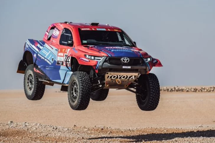 Lucio Álvarez volvió al podio de autos en la quinta etapa del Dakar