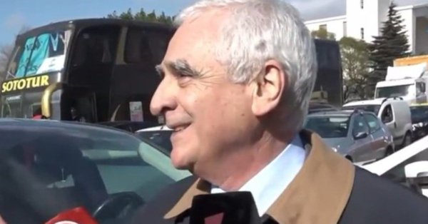 Un ex titular de la UIA se agarró a trompadas con un camarógrafo tras declarar en Comodoro Py Un ex titular de la UIA se agarró a trompadas con un camarógrafo tras declarar en Comodoro Py