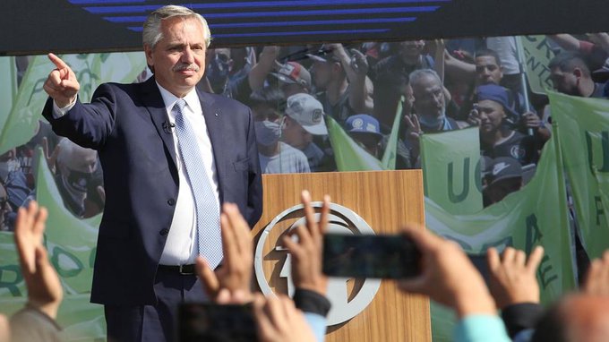 Fernández, en acto de UOCRA: “La discusión es con quienes quieren quitar derechos” Fernández, en acto de UOCRA: “La discusión es con quienes quieren quitar derechos”