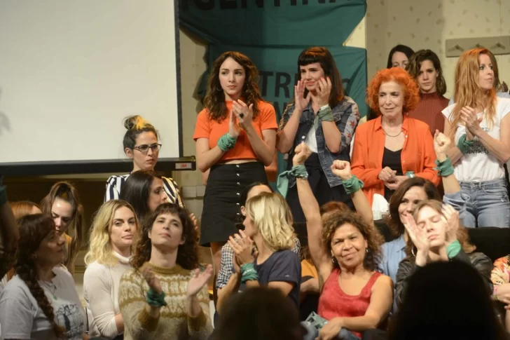 Allanaron la ONG que asesoró a Thelma Fardín en su denuncia contra Juan Darthés